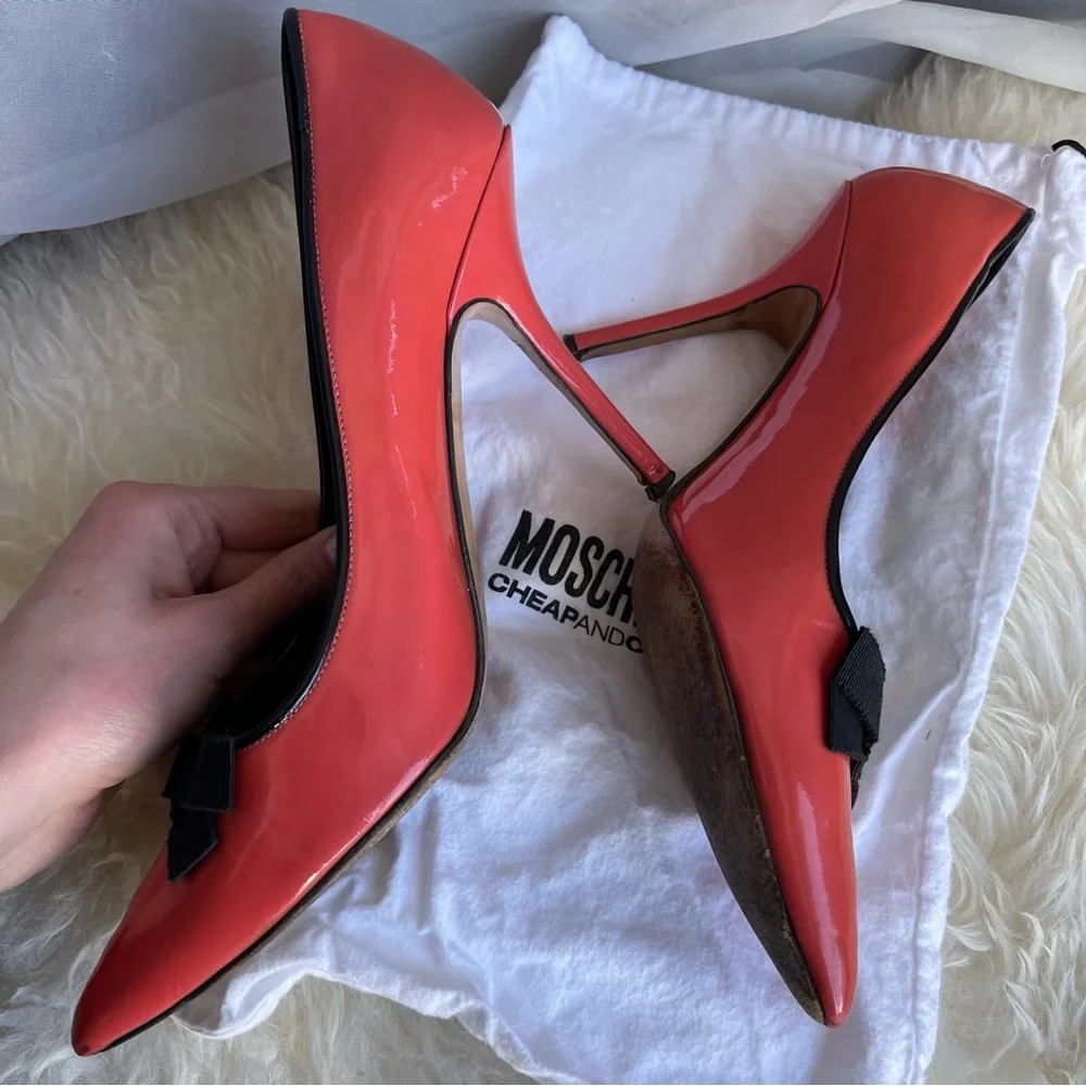 MOSCHINO Salmon Patent Leather Point Toe Pumps Size 39/9